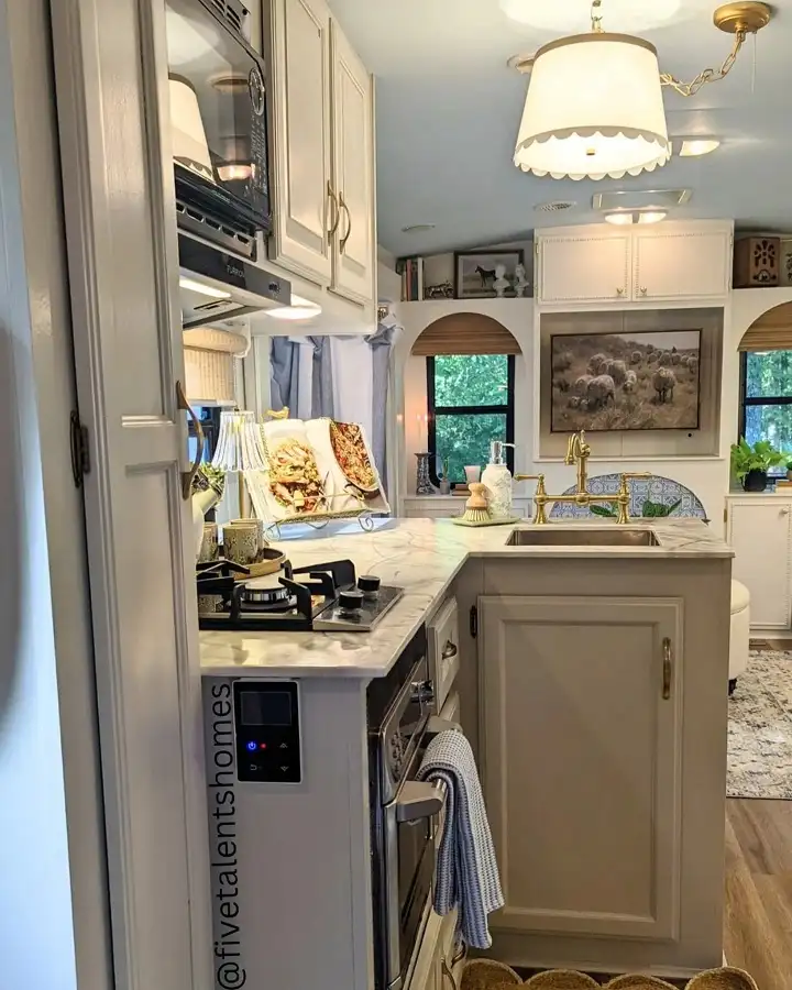 Keep Oven Mitts on Hooks Right Beside the Cooktop